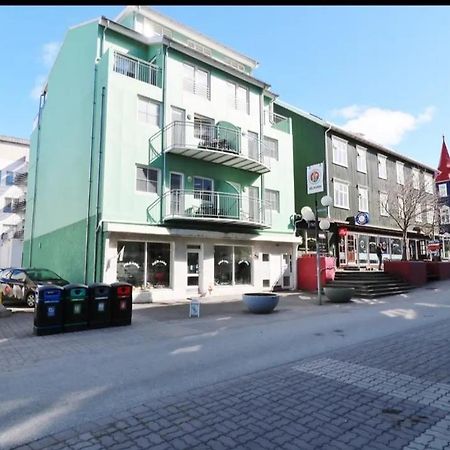 H3 Apartment - Cozy Downtown Apartment アークレイリ エクステリア 写真