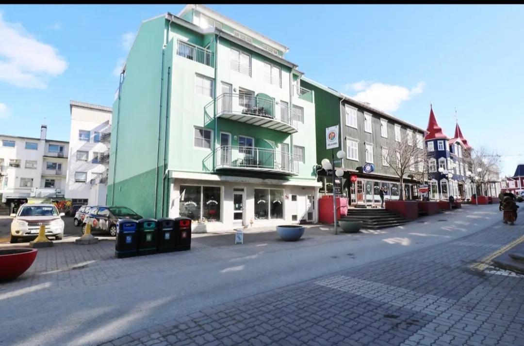 H3 Apartment - Cozy Downtown Apartment アークレイリ エクステリア 写真